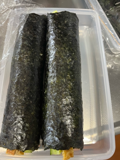 節分に「恵方巻き（太巻き寿司）」