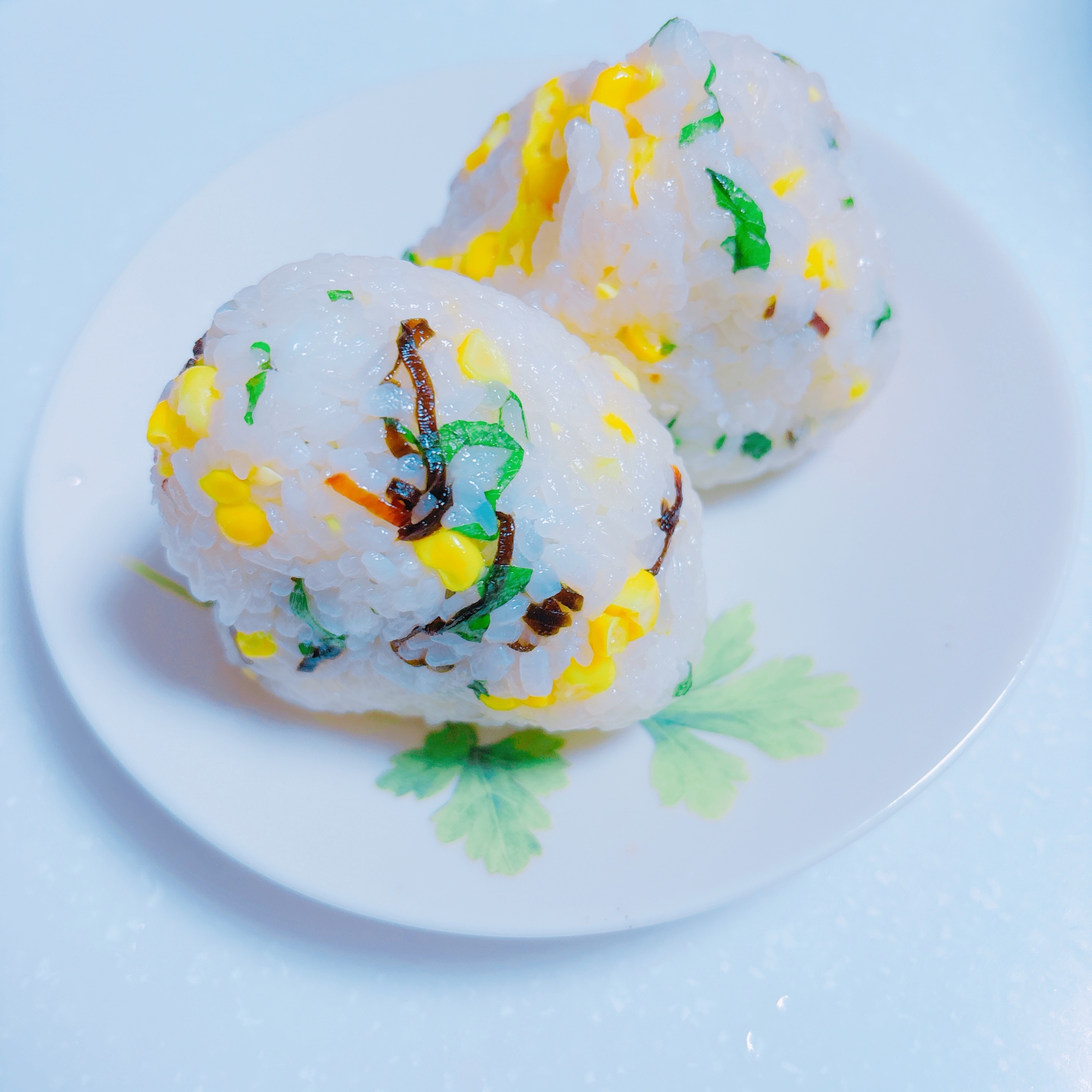 青紫蘇ととうもろこしと塩昆布おにぎり