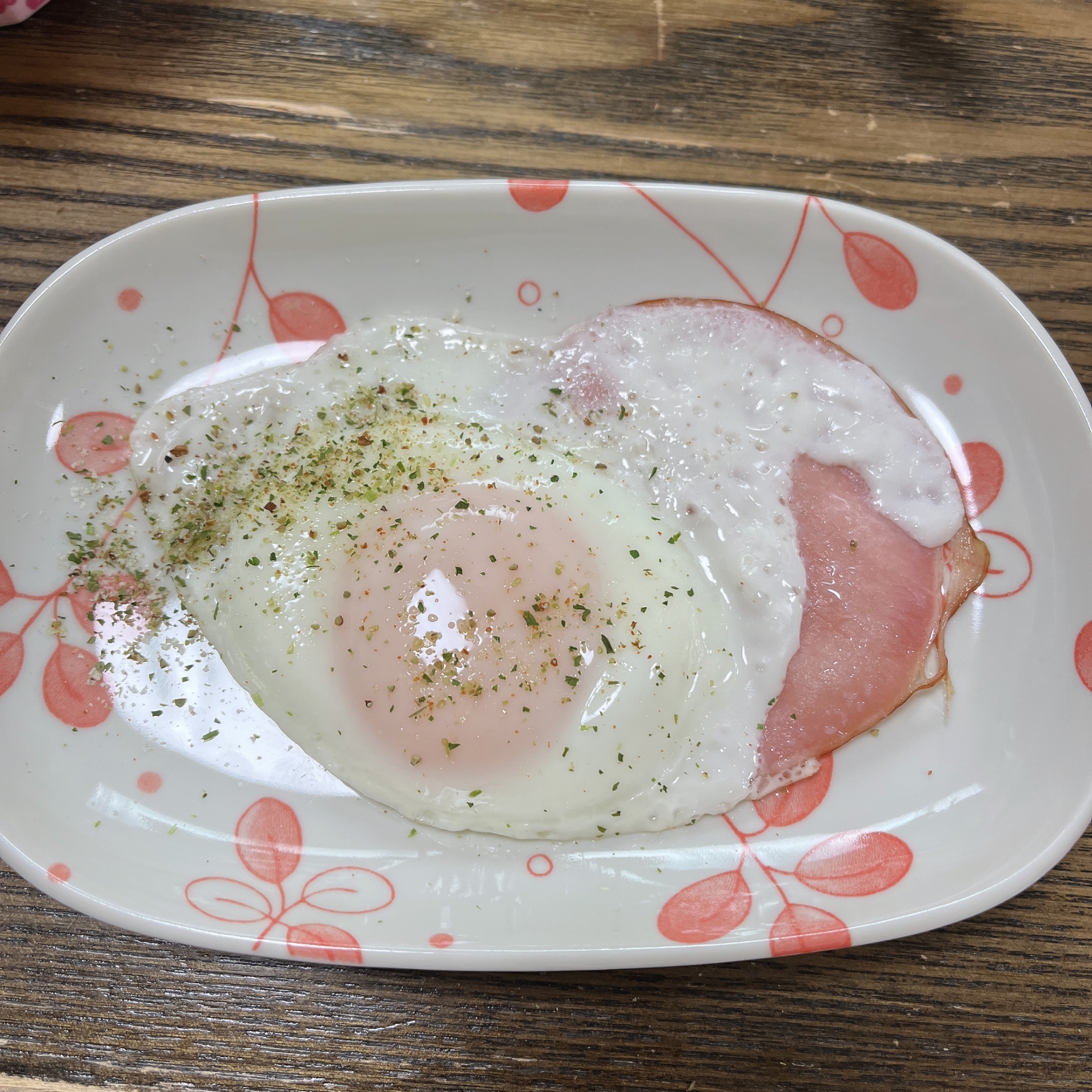 バジルハム目玉焼き