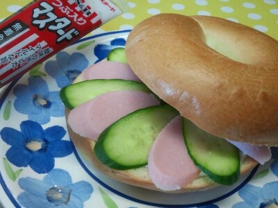 ☆きゅうりと魚肉ソーセージの粒マスタードサンド☆