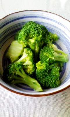 お弁当の彩りに 簡単ヘルシーブロッコリーの温野菜 レシピ 作り方 By 結衣ゆい 楽天レシピ
