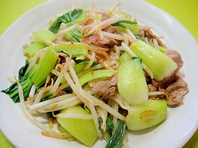 チンゲン菜ともやし豚肉のダシダ炒め