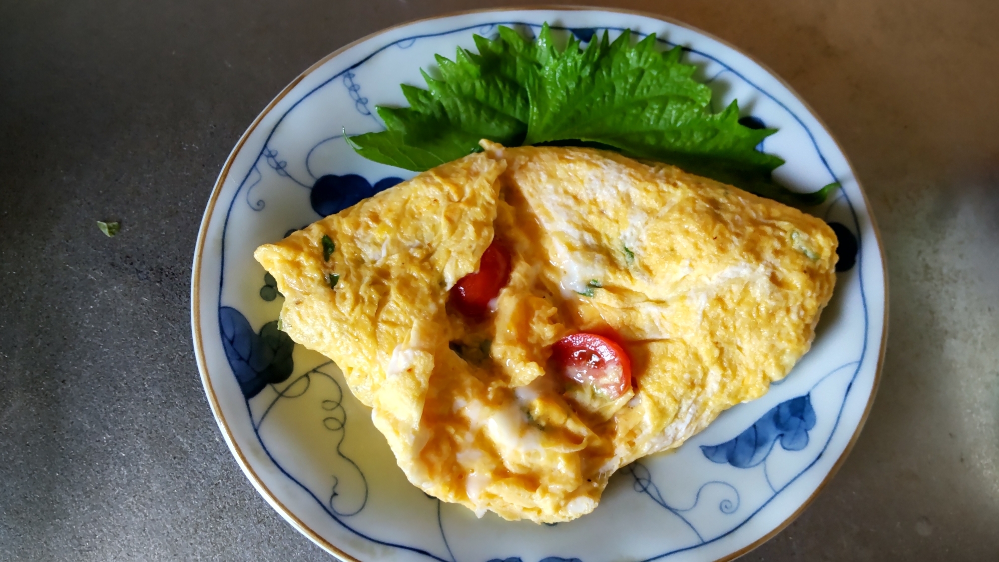 ミニトマトと青じそ入り卵焼き