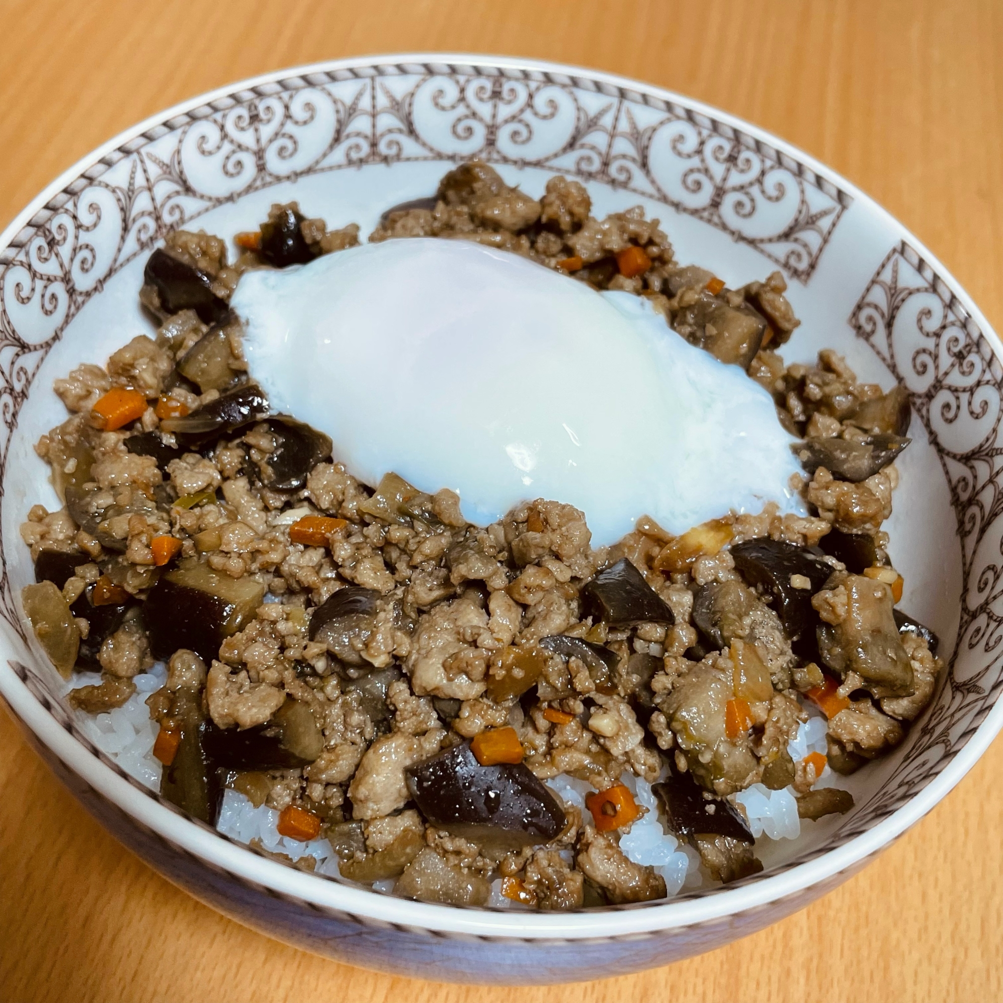 茄子とひき肉の甘辛炒め丼