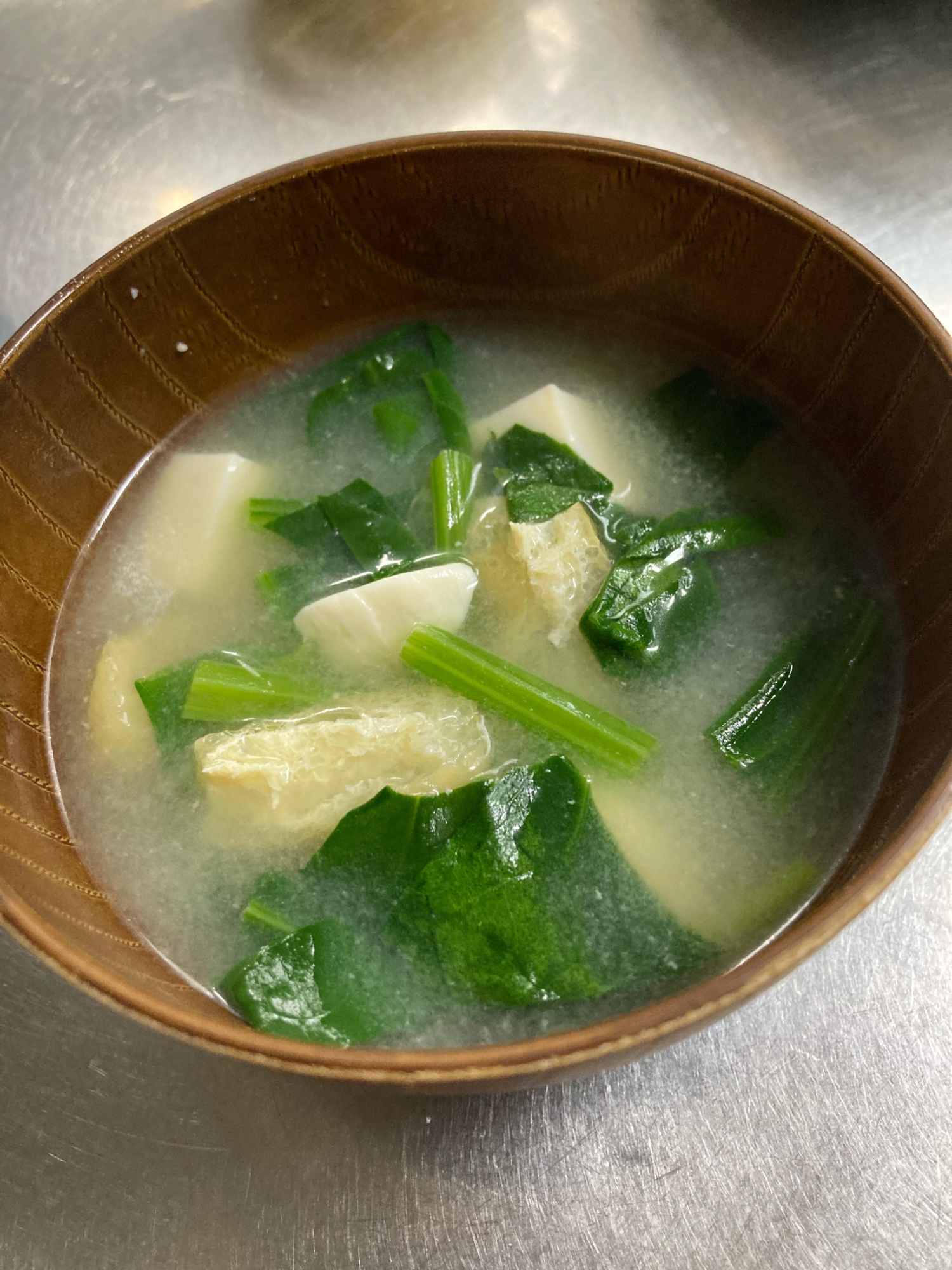 ほうれん草、豆腐、油揚げのお味噌汁