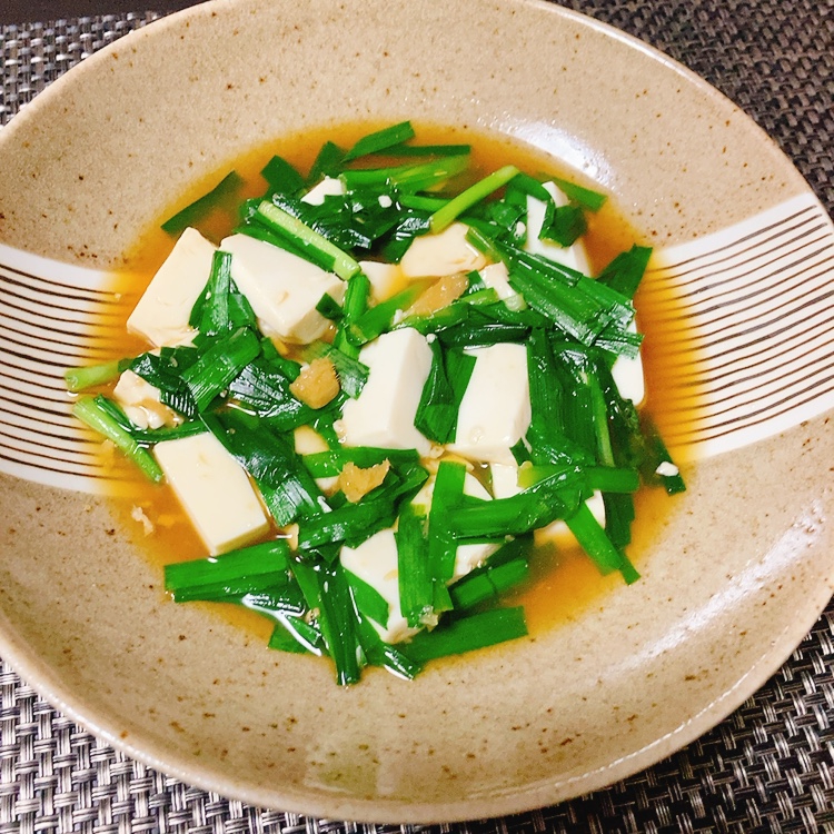 麺つゆでお手軽、ニラ豆腐の生姜醤油煮