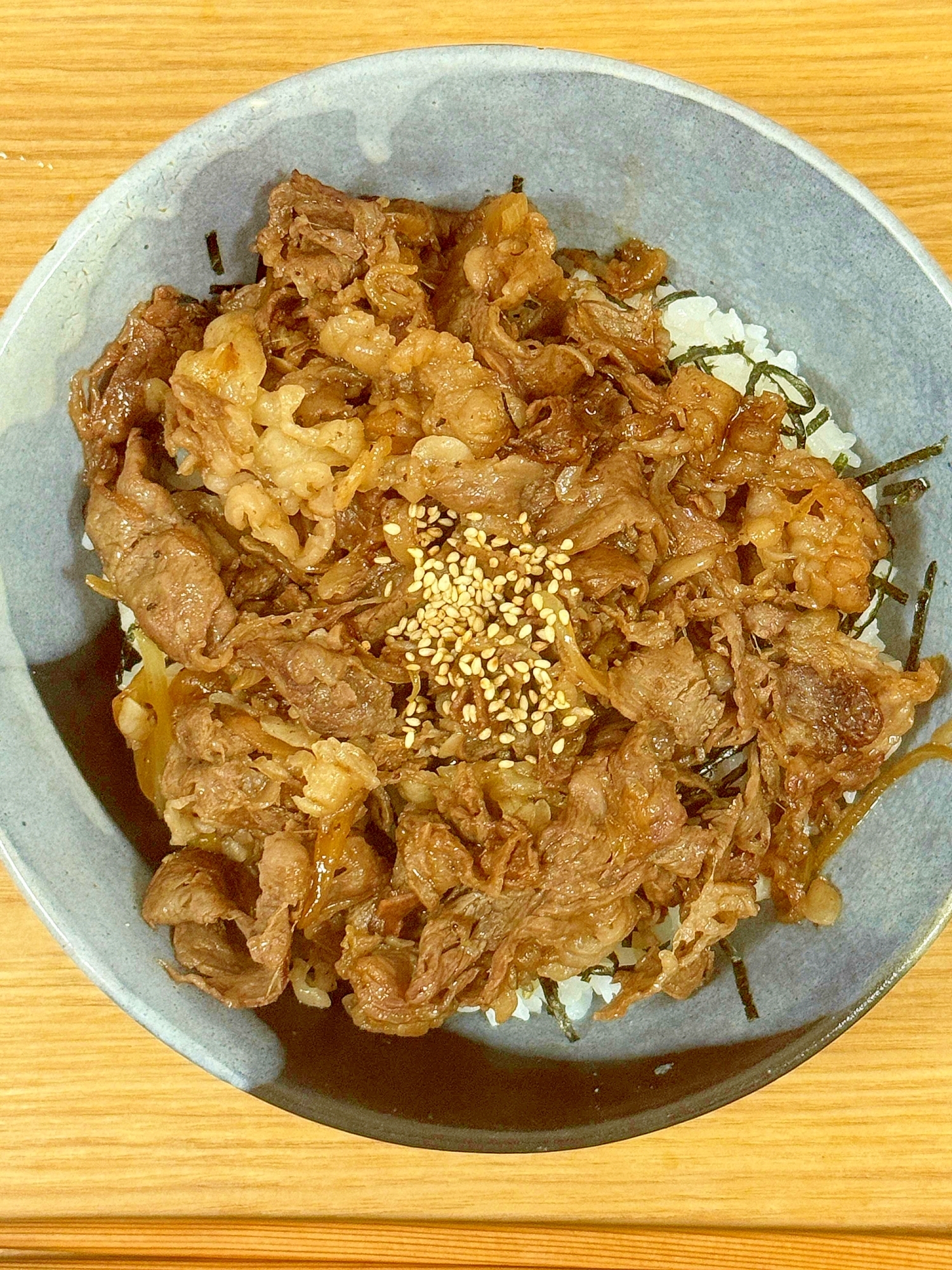 ごちそう丼♪牛肩ロース薄切りの豪華焼肉丼