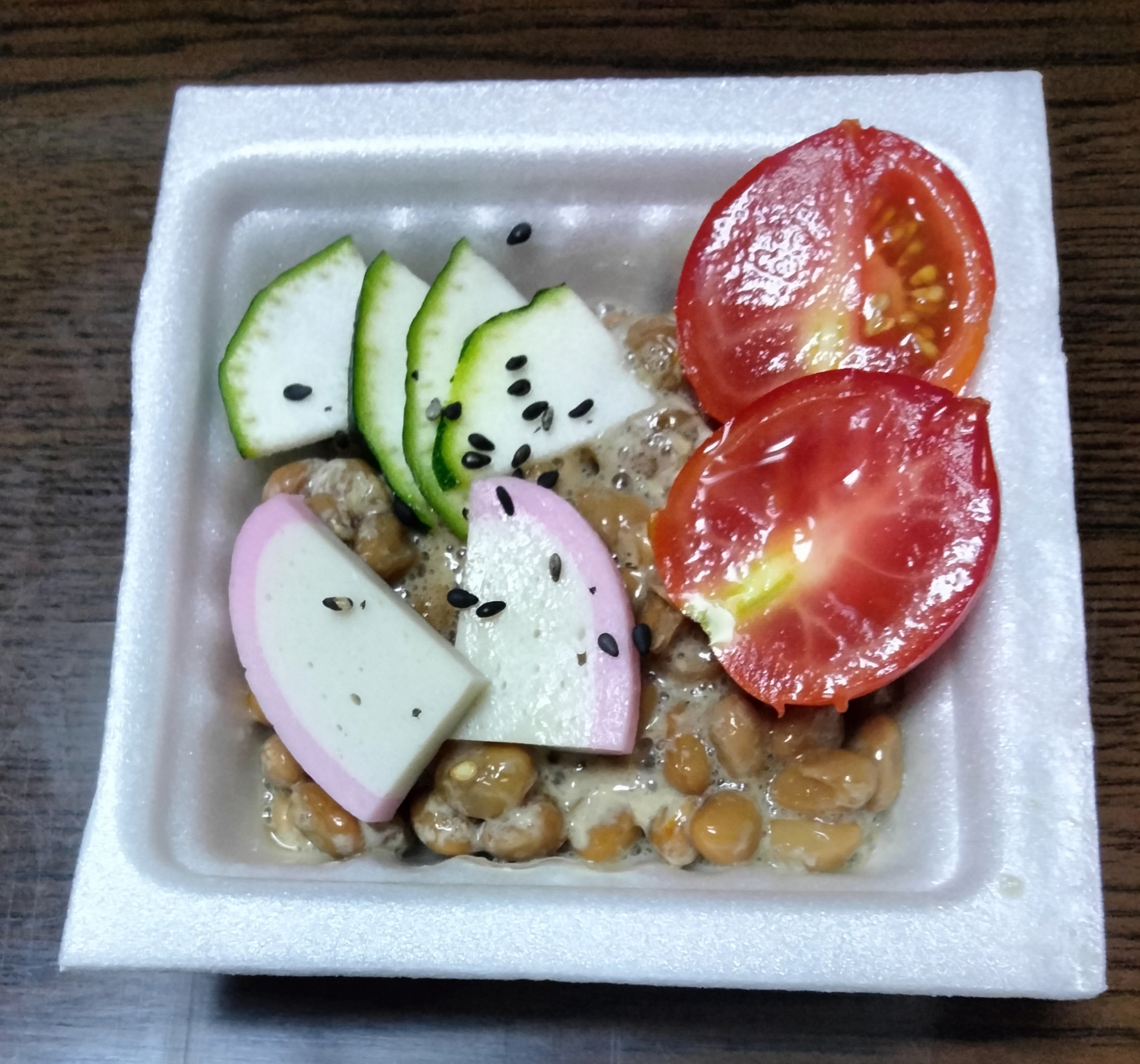 納豆アレンジ トマト蒲鉾ズッキーニ