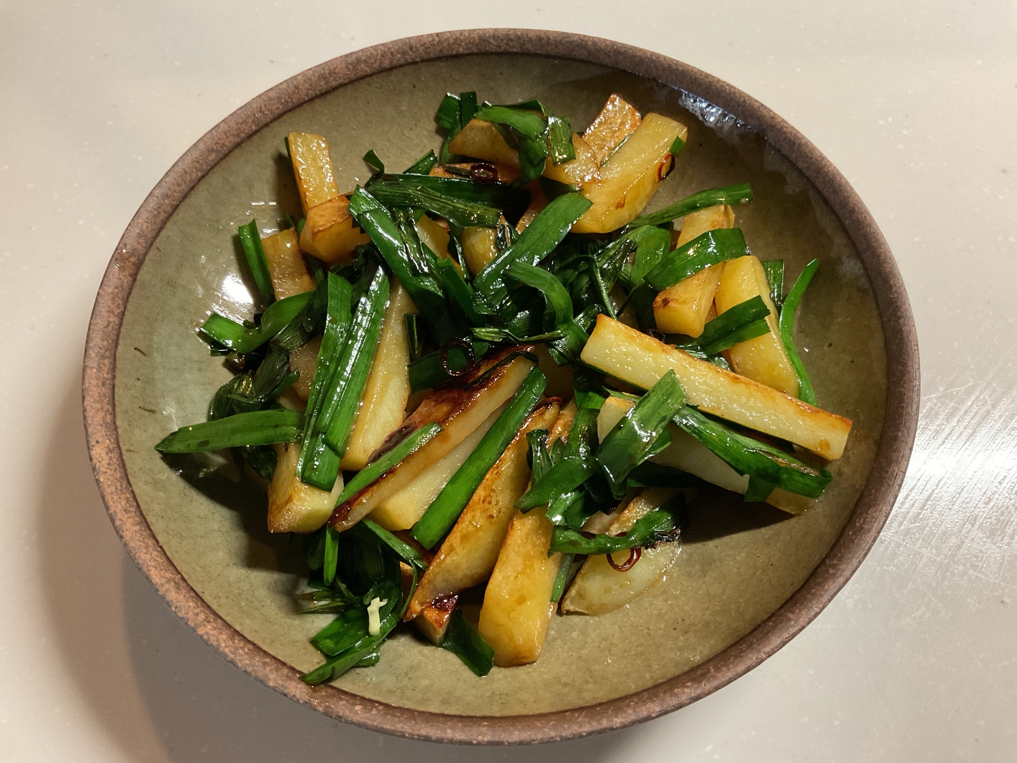 ニラとじゃがいものピリ辛オイスターソース炒め!