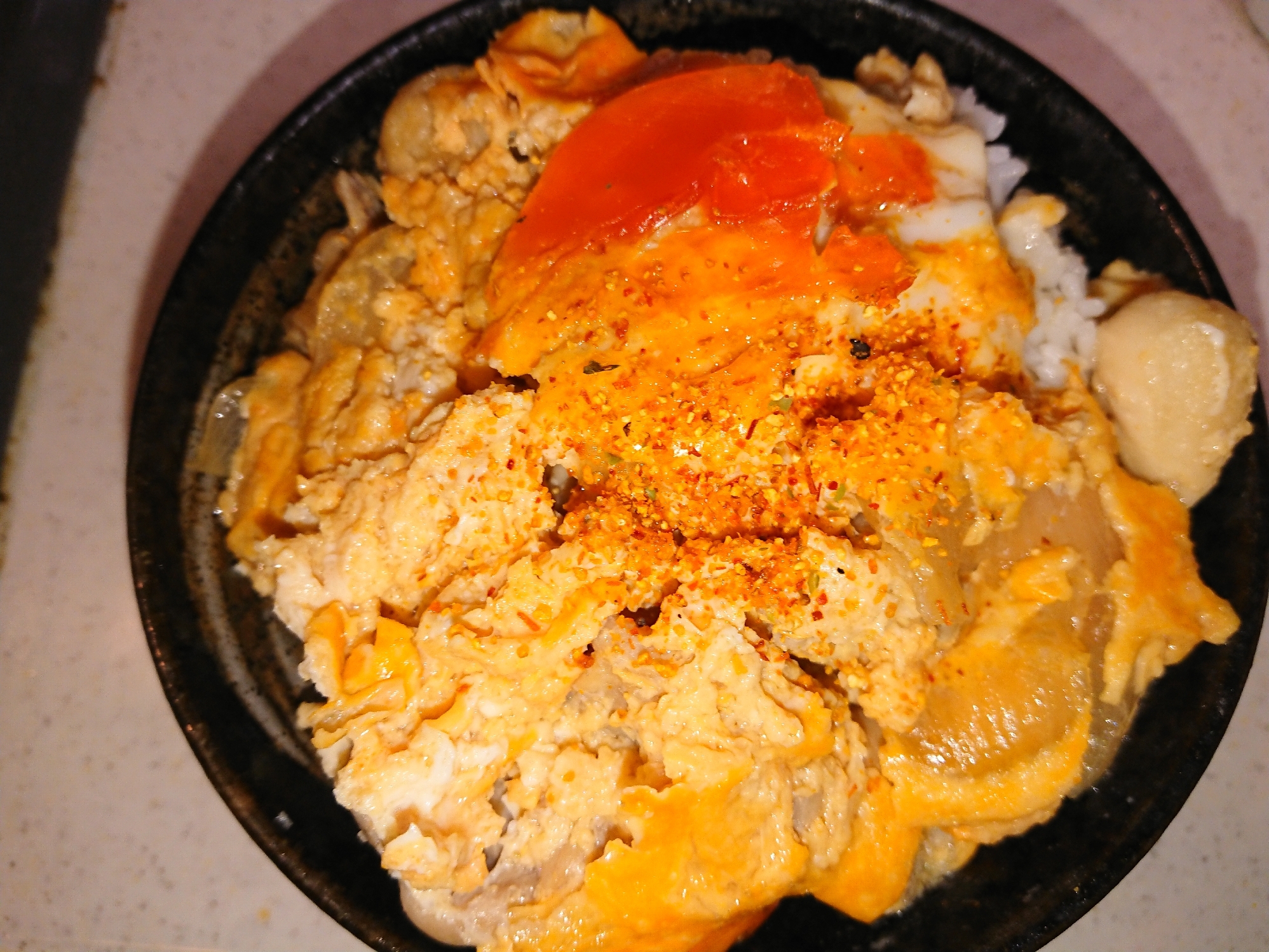 いろいろな部位の鶏肉の親子丼