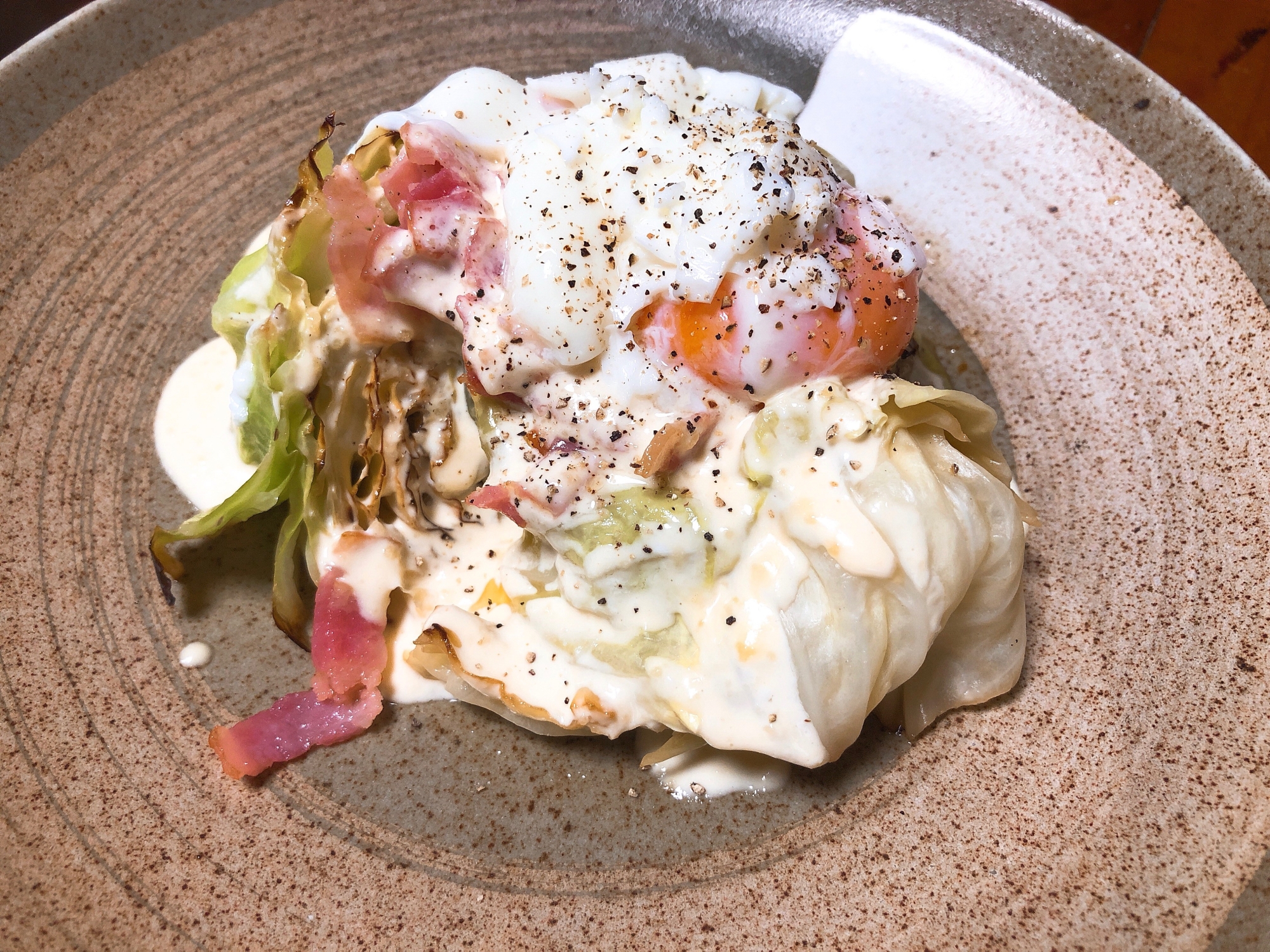 今が旬！焼きキャベツのシーザーサラダ