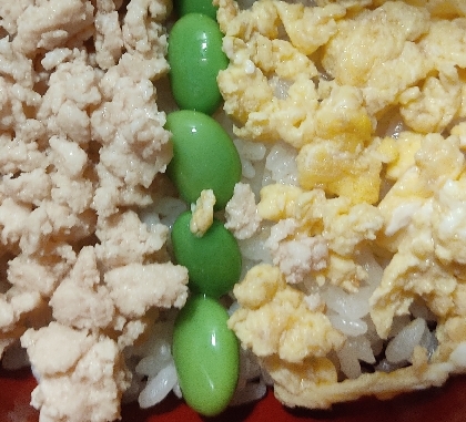 三色そぼろ丼