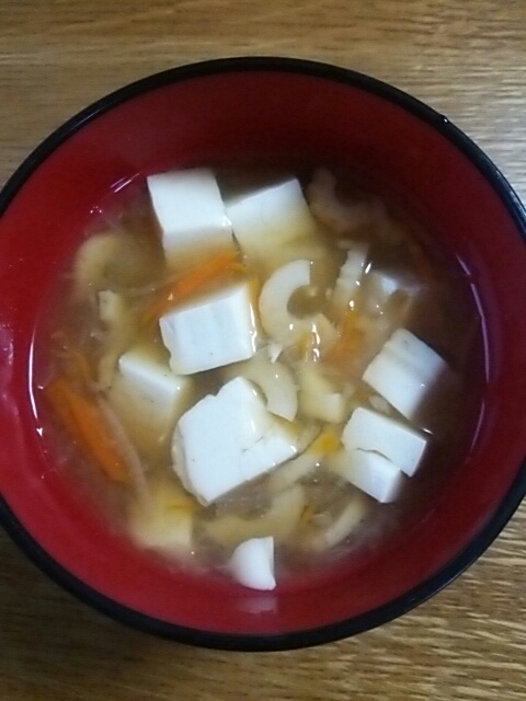 大根、人参、ちくわ、豆腐のうどんスープ