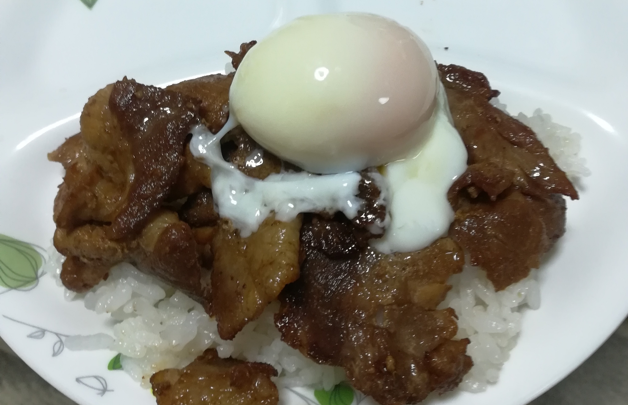 焼き肉のタレで！温玉豚丼