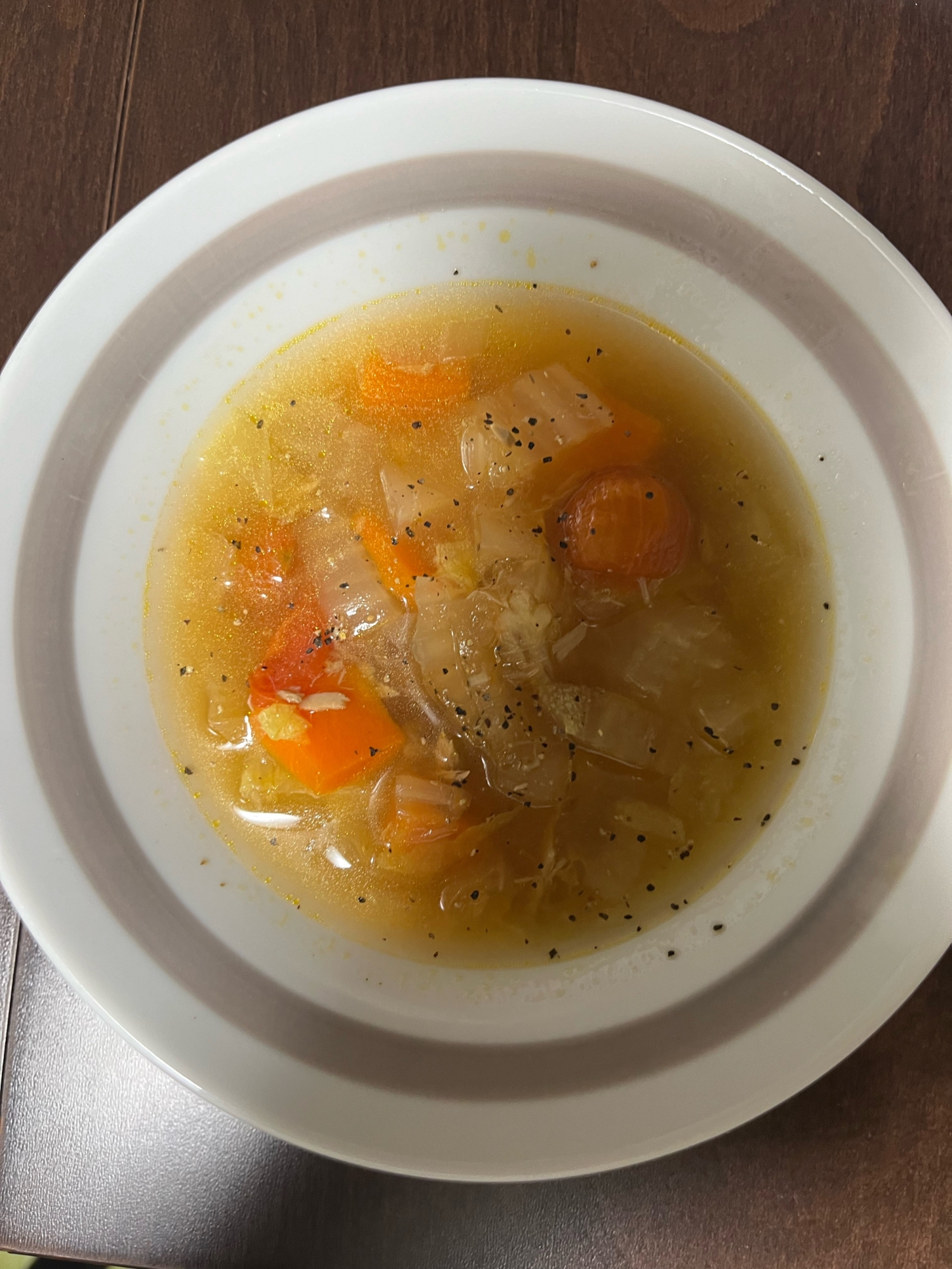 ツナとミニトマトと白菜のコンソメスープ