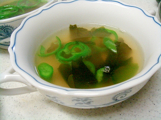 ピーマンとワカメのコンソメスープ レシピ 作り方 By ねあっっ 楽天レシピ