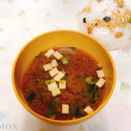 ワカメと豆腐の味噌汁