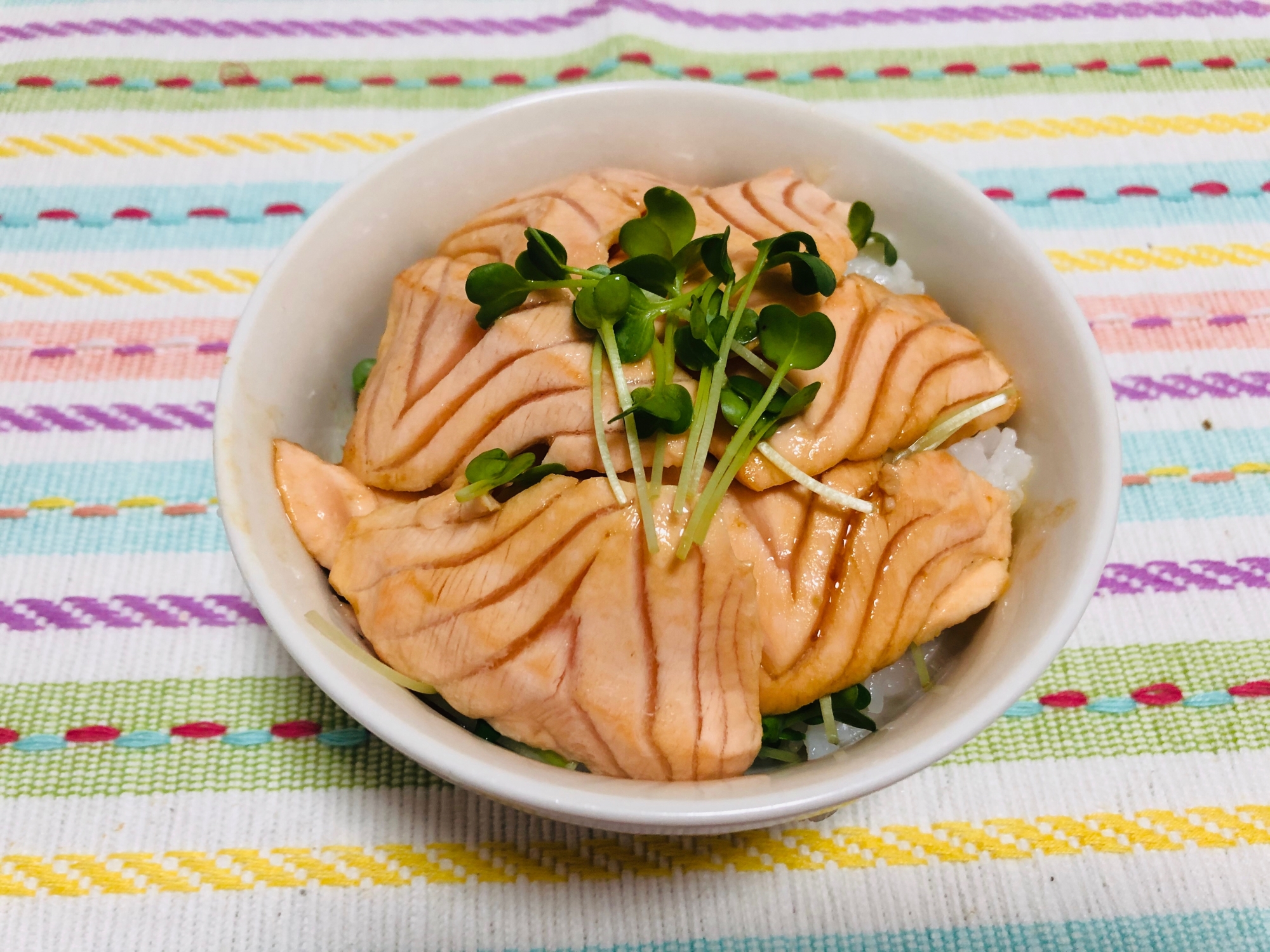 サーモンの炙り丼