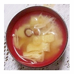 椎茸・えのき・油揚げの味噌汁（昆布だし・塩麹入り）