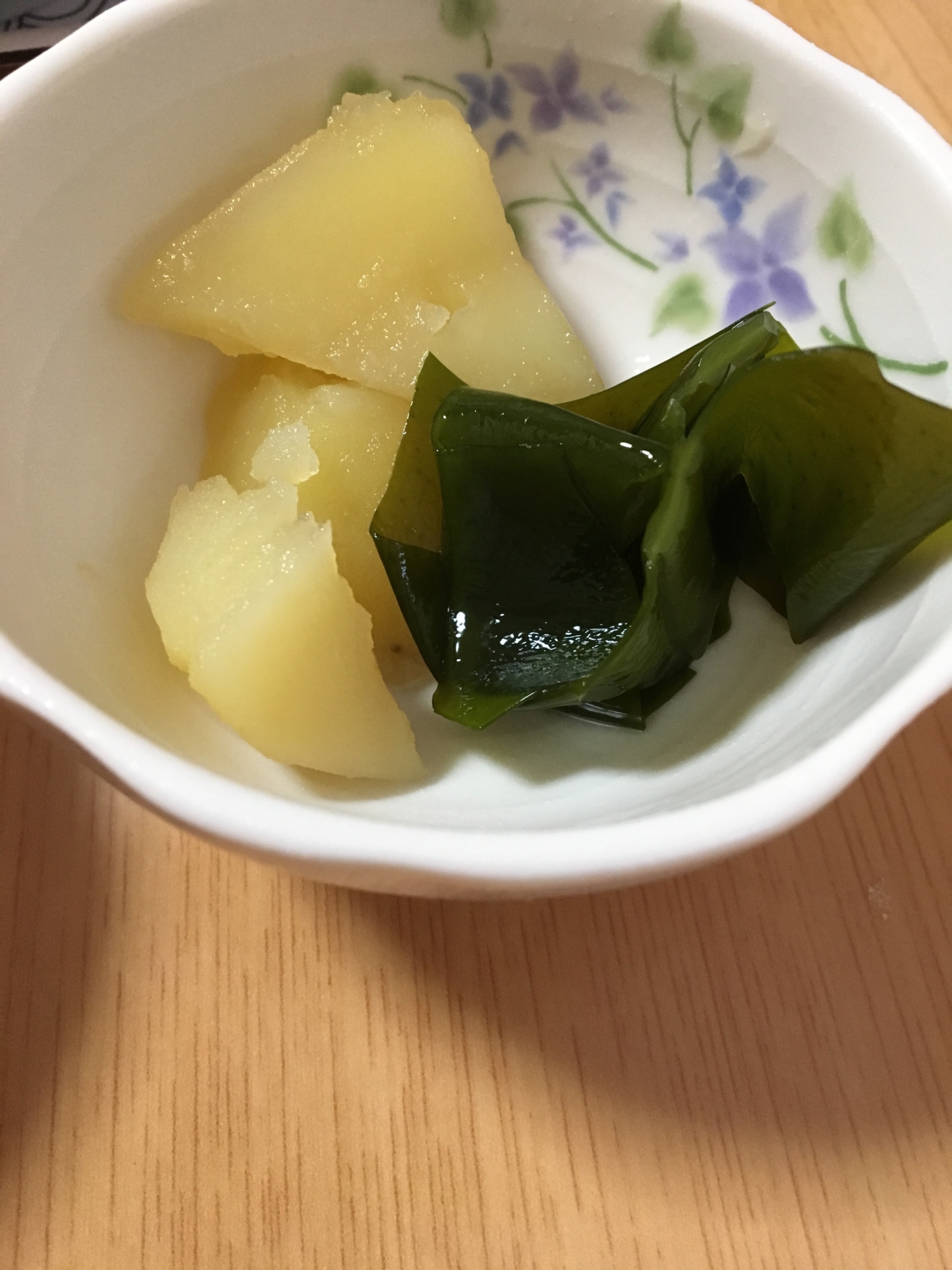 生わかめとじゃがいもの煮物(*^^*)☆