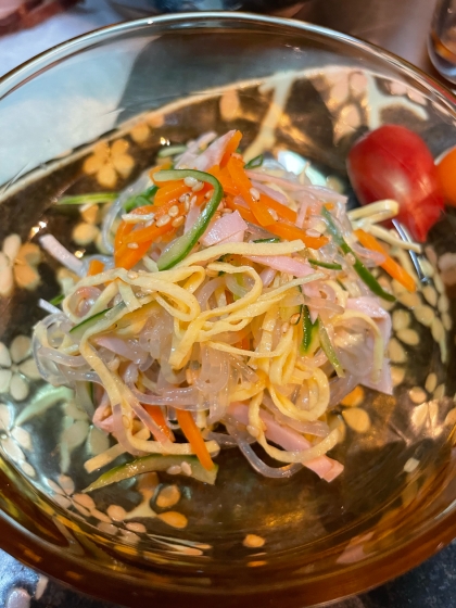 ぷるぷる食感♡生きくらげと卵の春雨サラダ