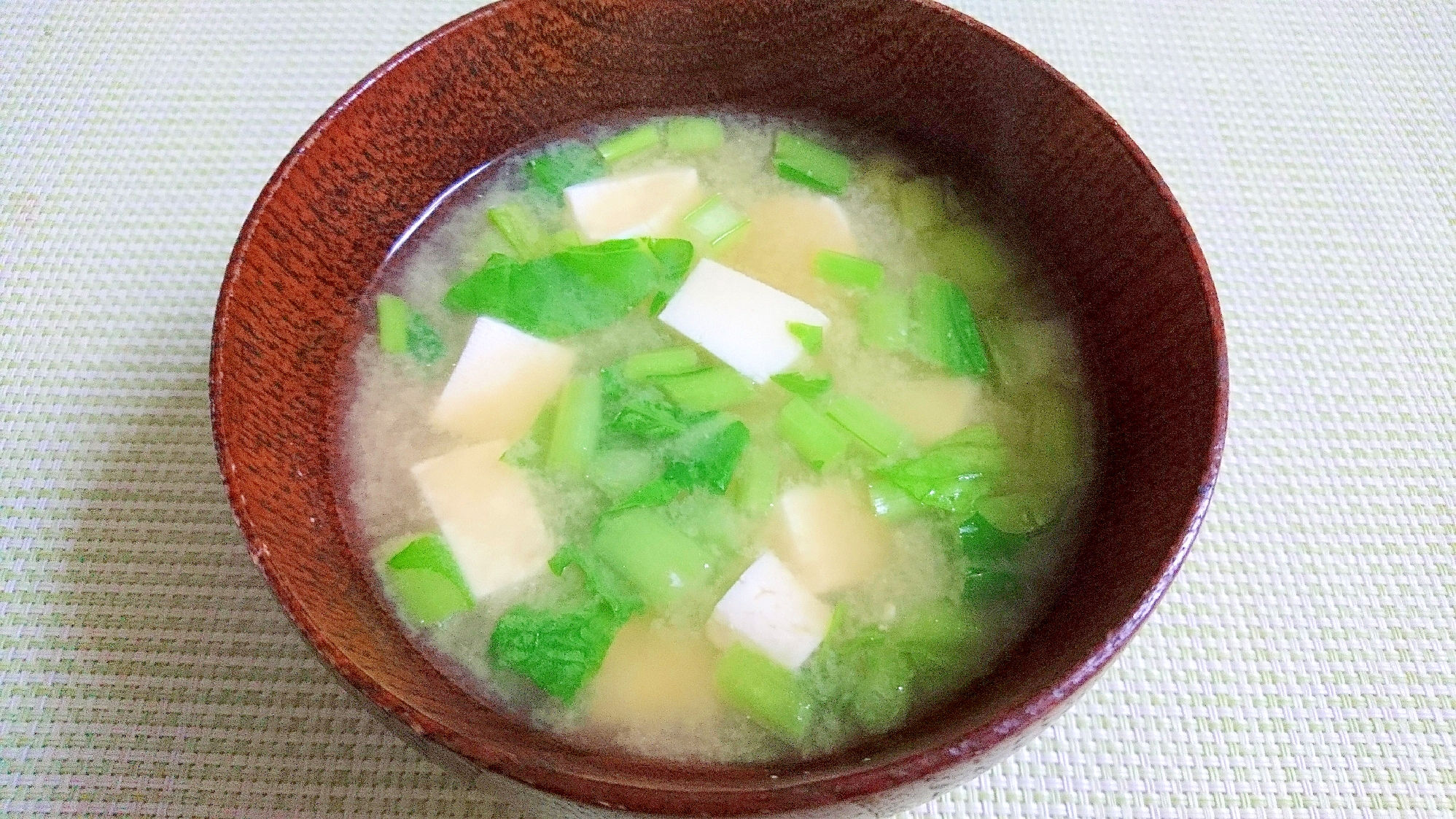 かぶの葉と豆腐の味噌汁