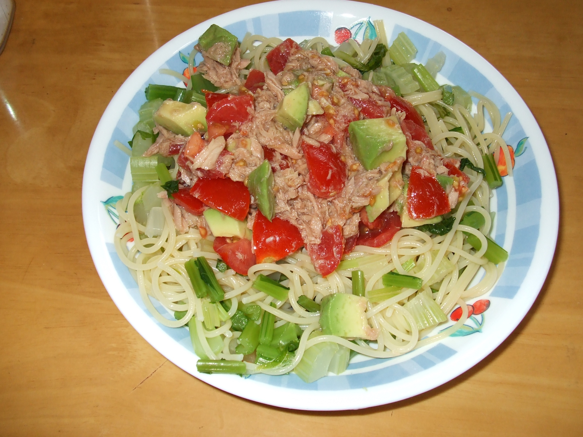 かぶの葉・セロリの葉・セロリの茎とツナの冷製パスタ