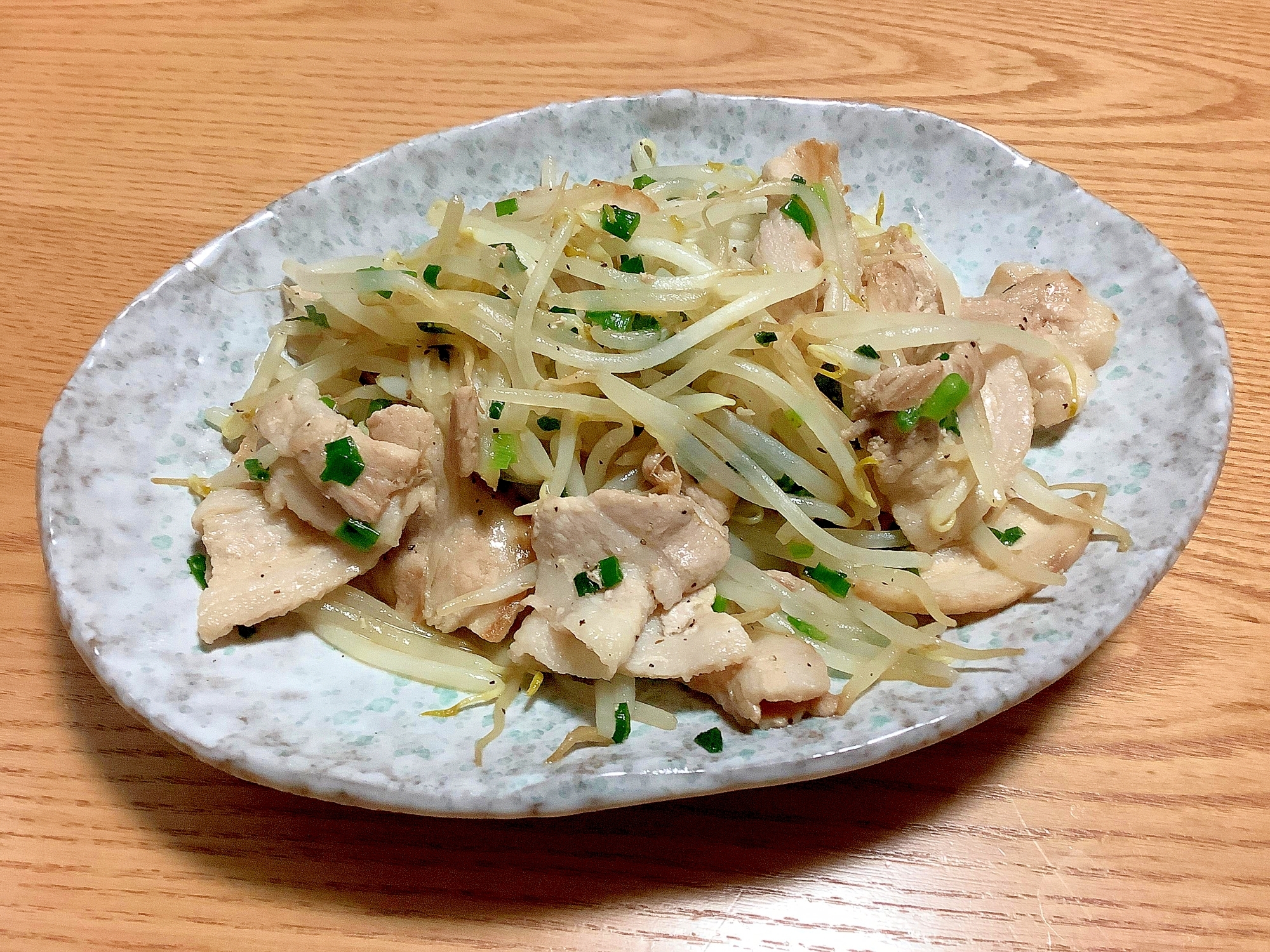 簡単うまい! 豚バラともやしのネギ塩炒め