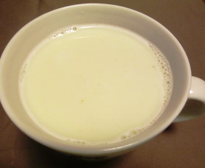 抹茶ミルクより色も味わいも優しい感じでとても美味しかったです❤
はちみつの甘さが良いですね☆
ご馳走様でした。