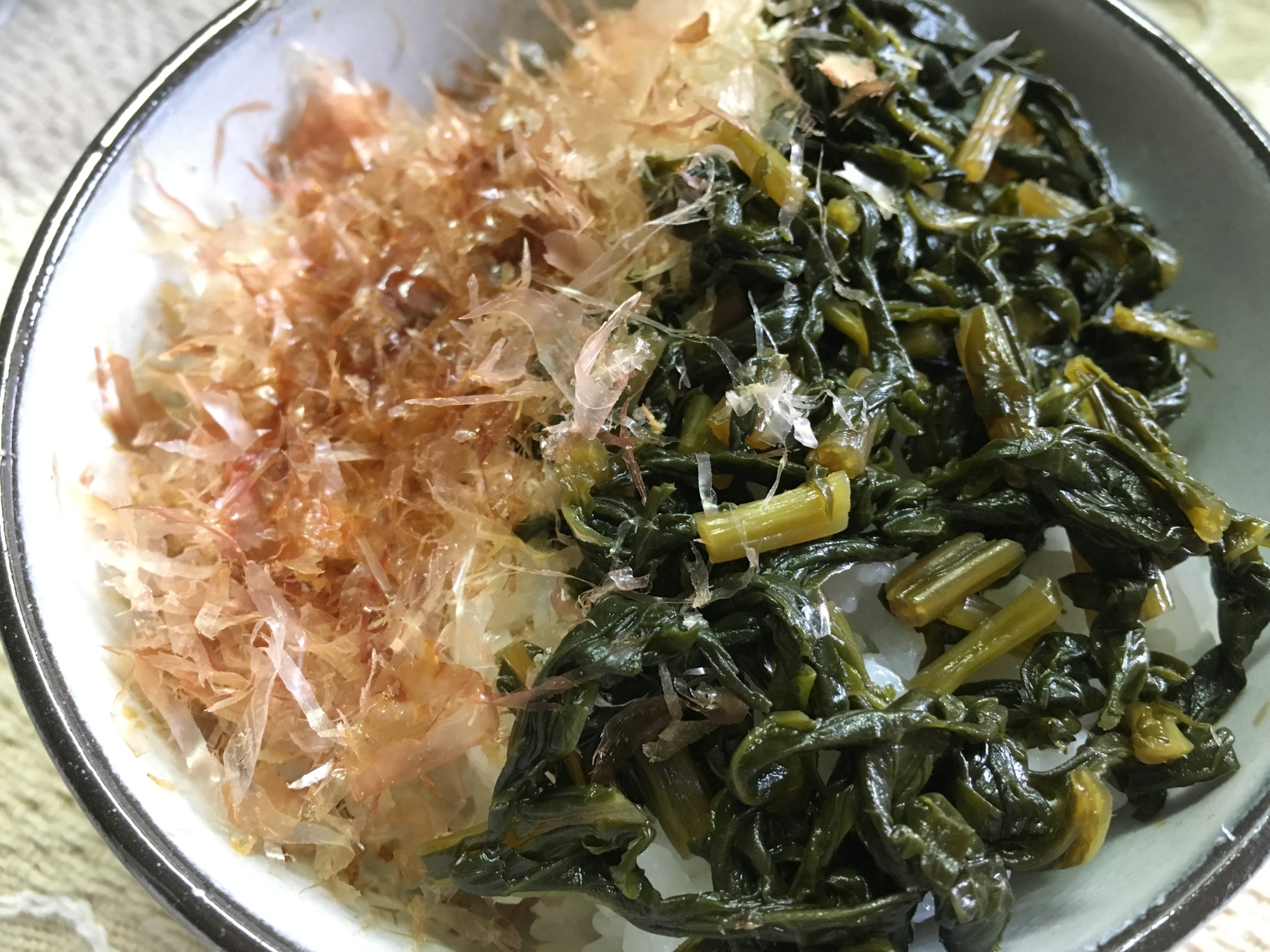 大根の葉の佃煮とおかかの丼