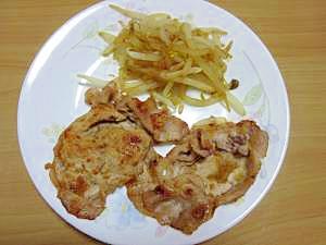 豚肉の生姜焼きもやし添え