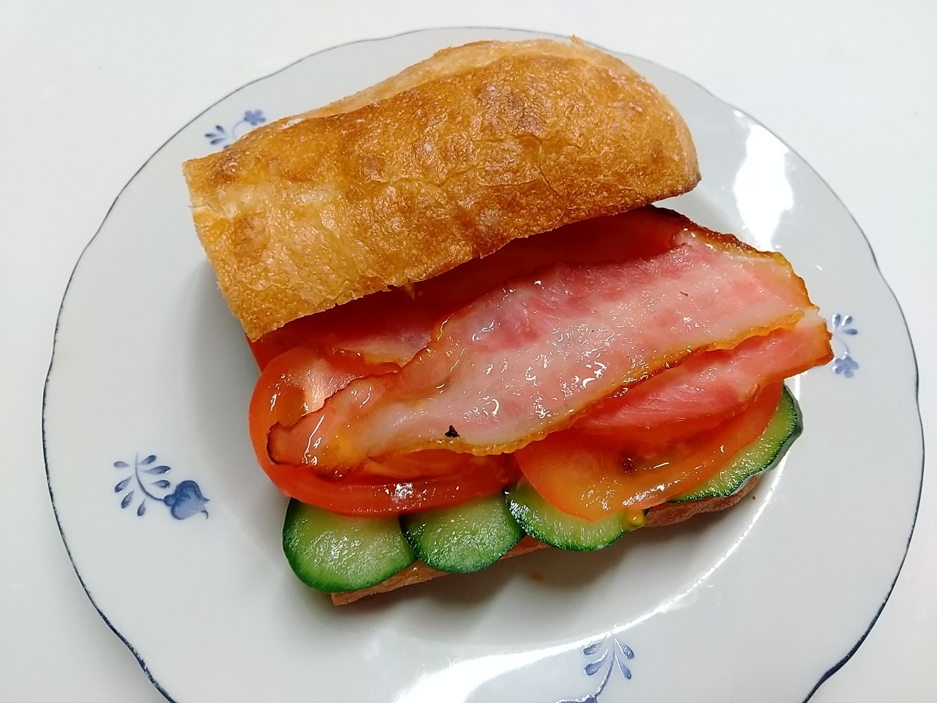 BKT(ベーコン、きゅうり、トマト)★サンド