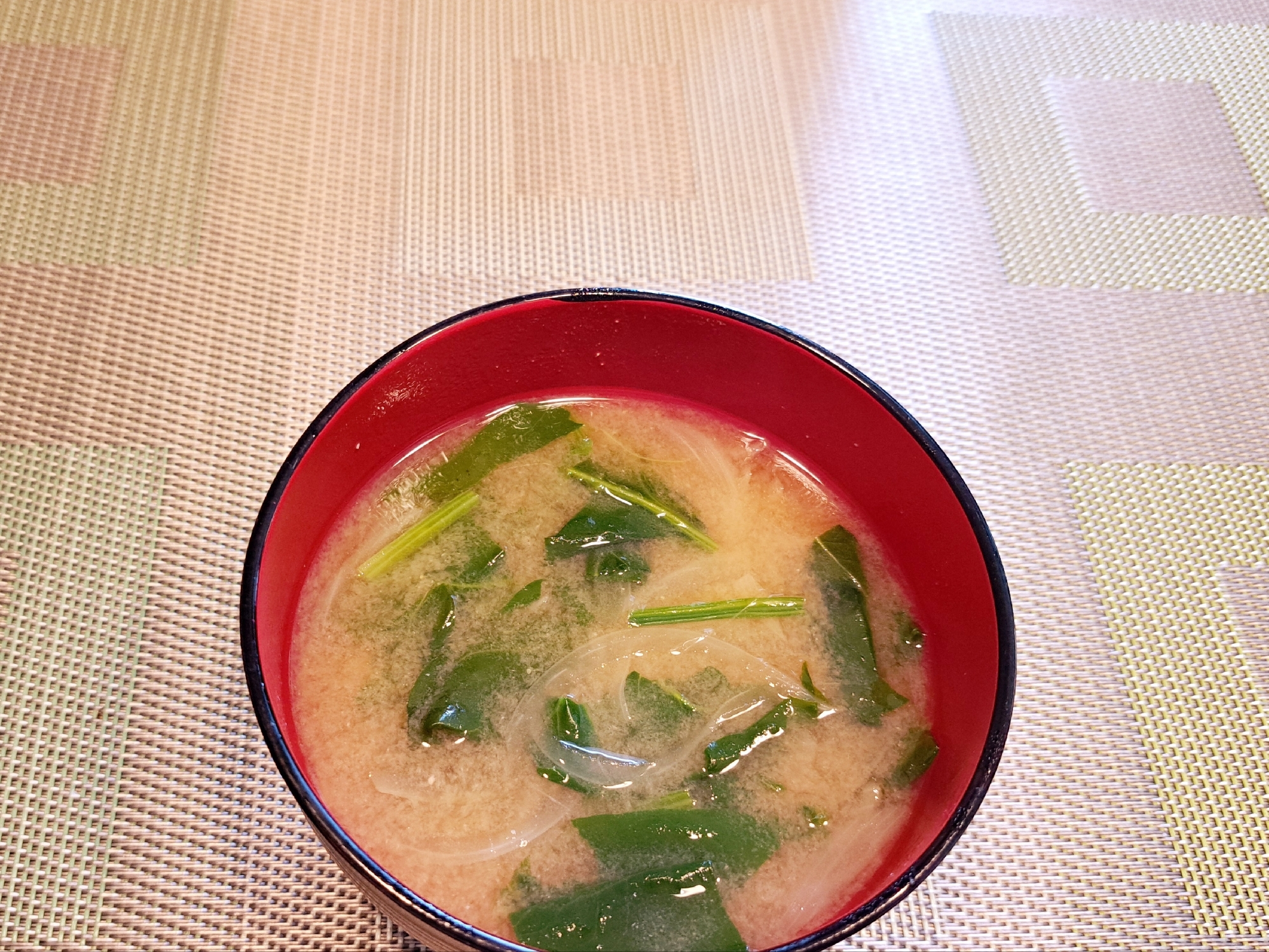 玉ねぎと ほうれん草の おみそ汁