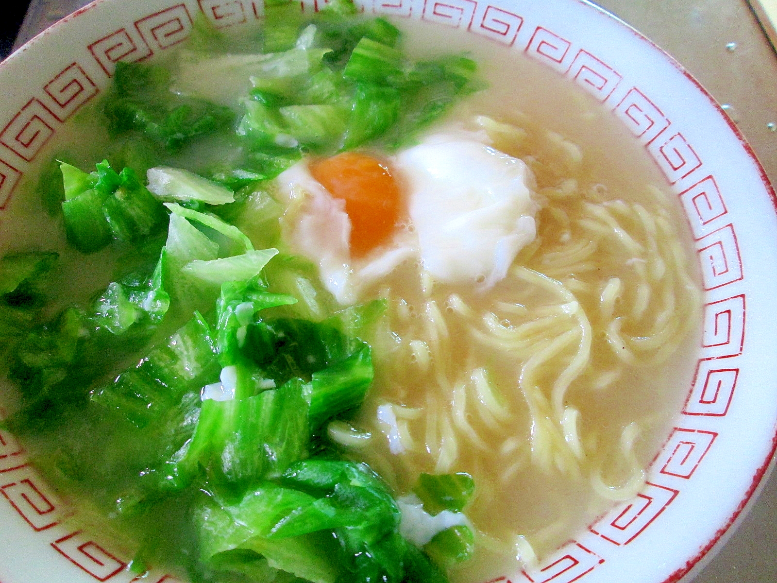 一つの鍋で作る♬レタスたっぷりラーメン