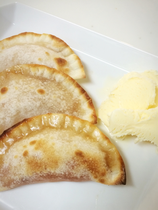 余った餃子の皮で☆ホットアップルパイ風簡単スイーツ