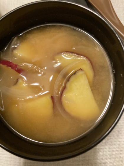 お味噌汁（さつま芋、玉ねぎ）
