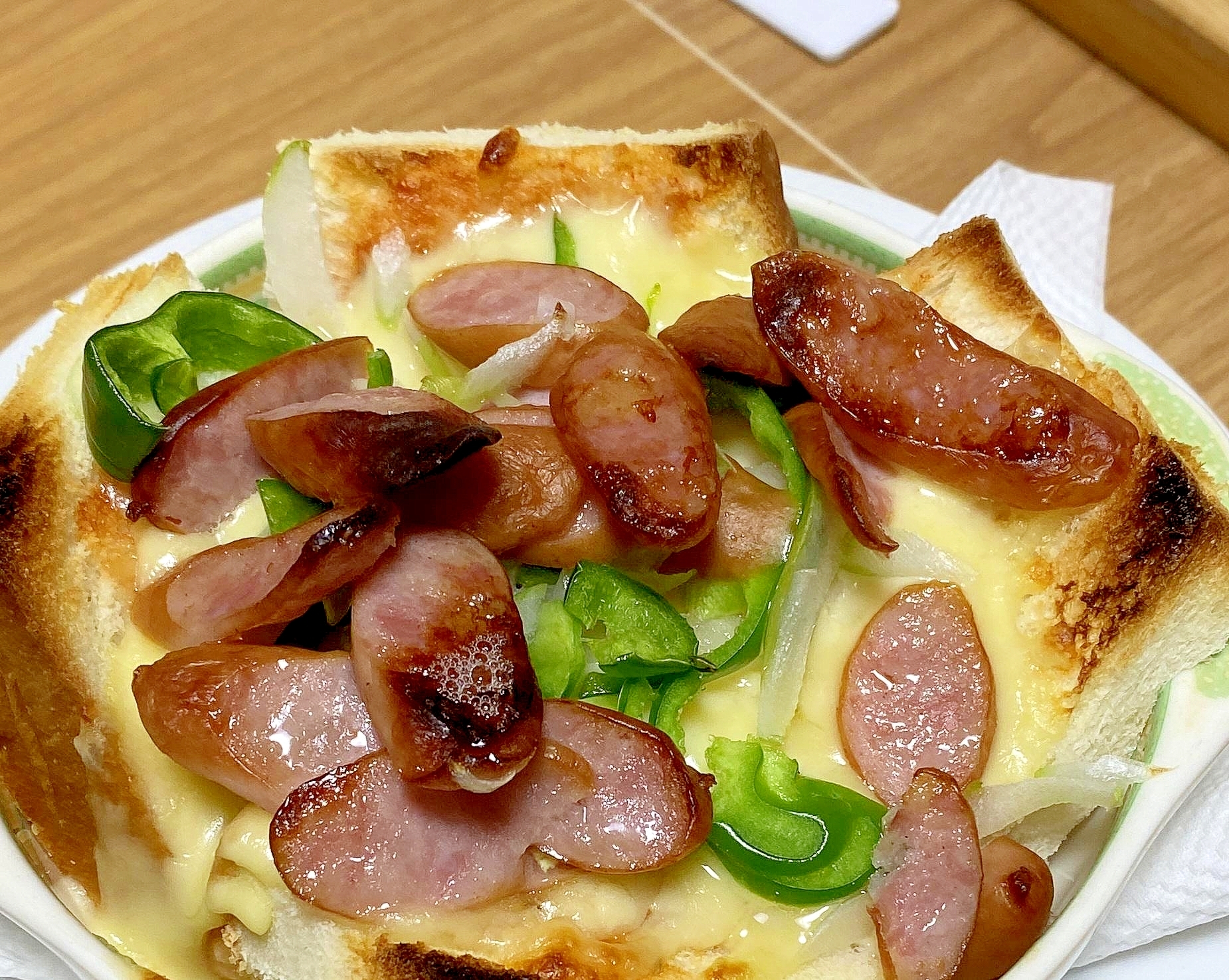 具だくさんのピザトースト