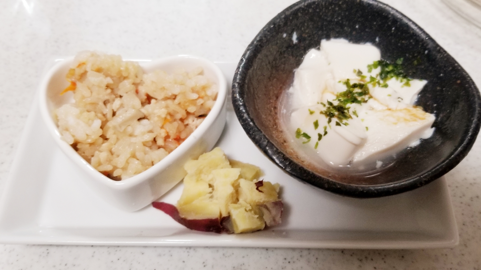 【離乳食】湯豆腐・さつまいも・炊き込みご飯プレート