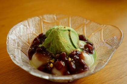 缶詰の粒あんと抹茶アイスときな粉をのせてみました。相方大喜びでした。