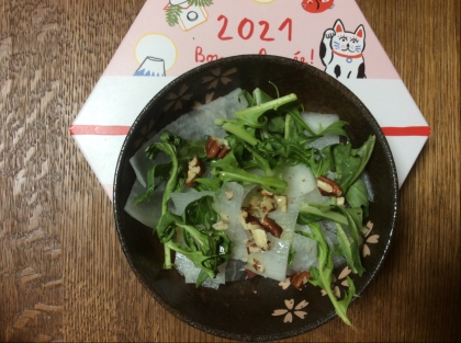 畑から届いた大根と水菜でランチに♪野菜を食べると元気が出るね〜！ご馳走様でした♡きょうは激寒です！みぞれ混じりの雨からの雪になりプルプル〜(*_*)