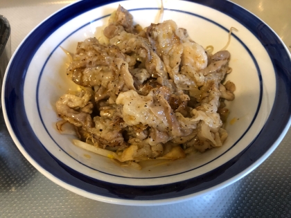 豚バラ肉の焼き肉もやし炒め