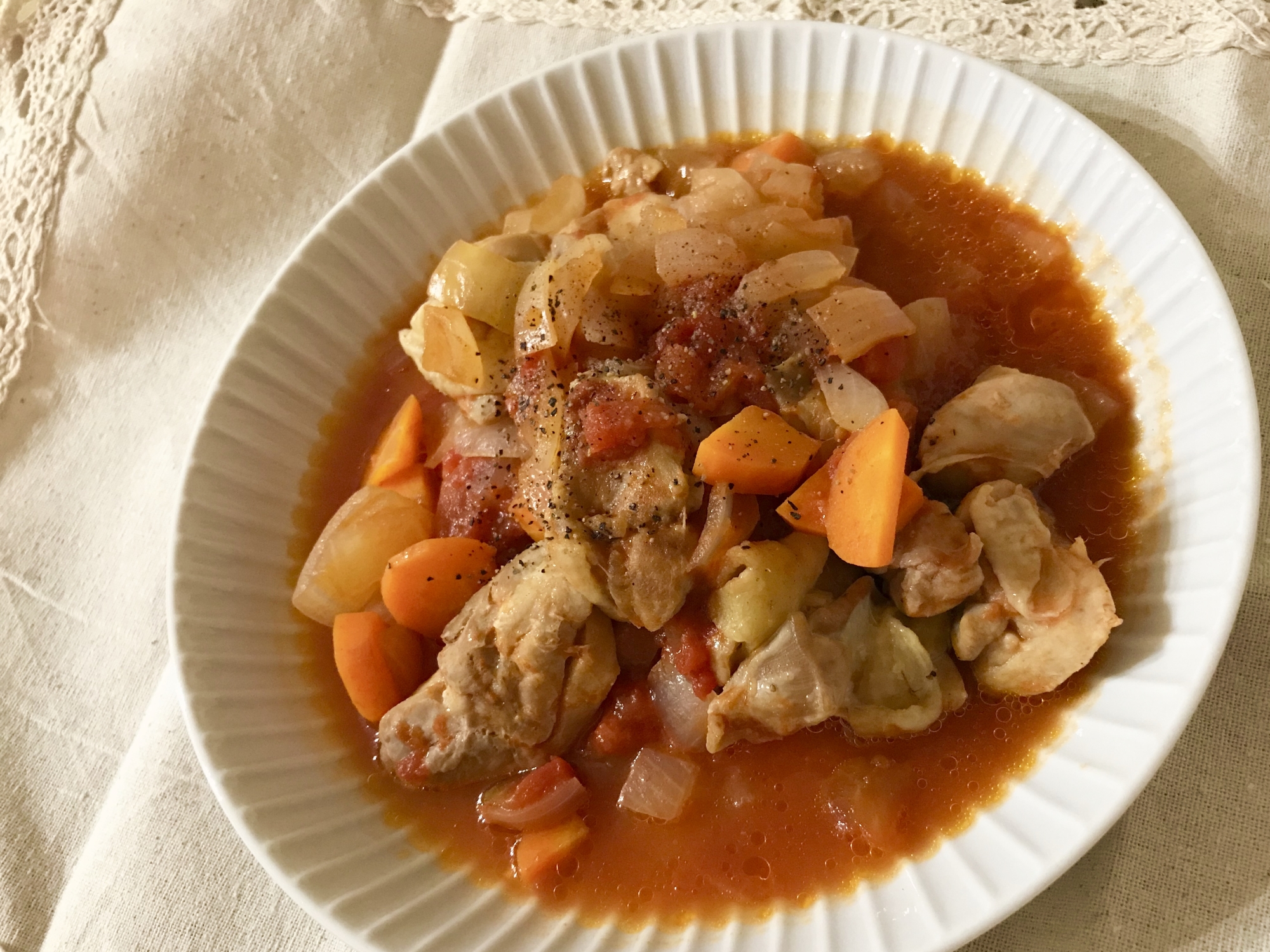 バーミキュラ。簡単に美味な鶏肉のトマト煮込み。