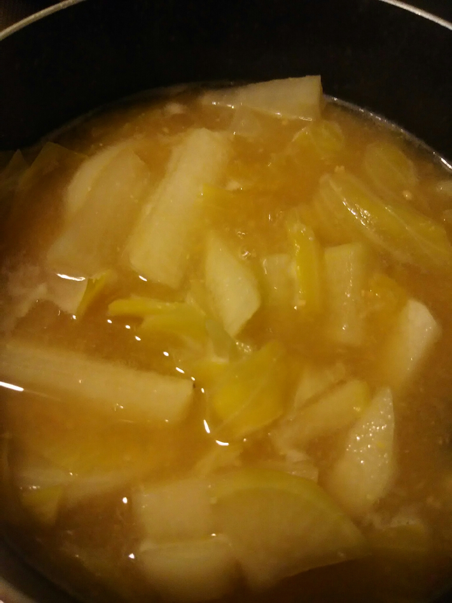 山芋と大根とキャベツの味噌汁