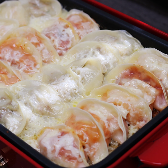 ホットプレートで チーズの羽根 変わり種餃子 レシピ 作り方 By 楽天出店店舗 アンジェ Web Shop 楽天レシピ