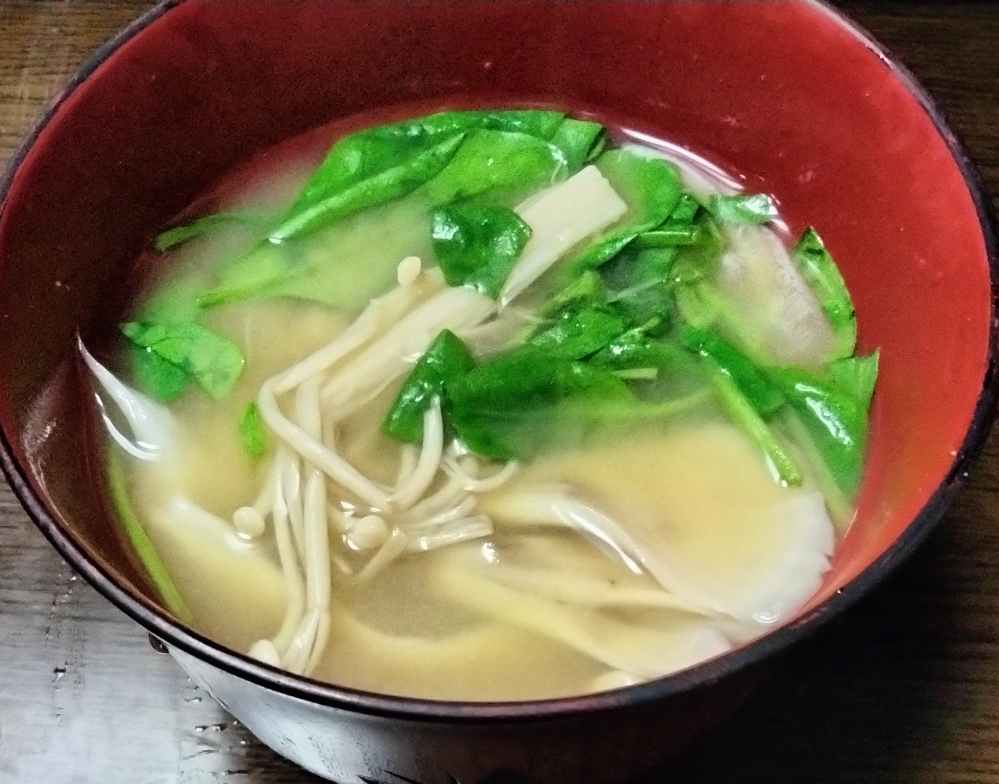 きのこ2種とほうれん草の味噌汁