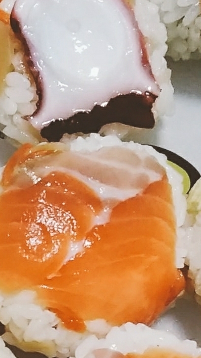 サーモンタコの手まり寿司