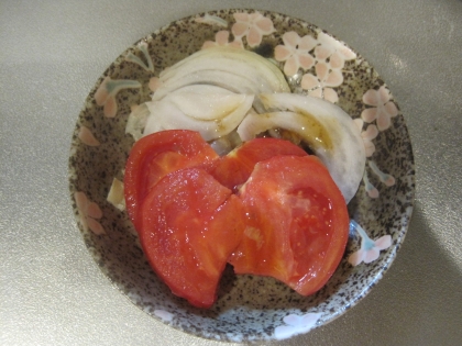 スーパーフルーツトマトの新玉葱サラダ