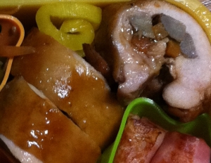 タジン鍋で！人参とごぼうの鶏肉ロール