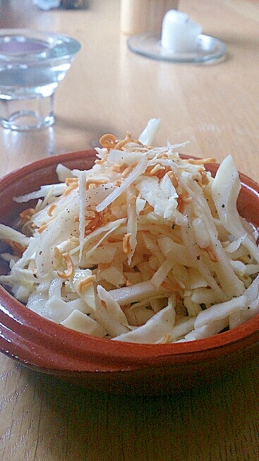 やみつき、チキンラーメンでキャベツのぱりサラダ。