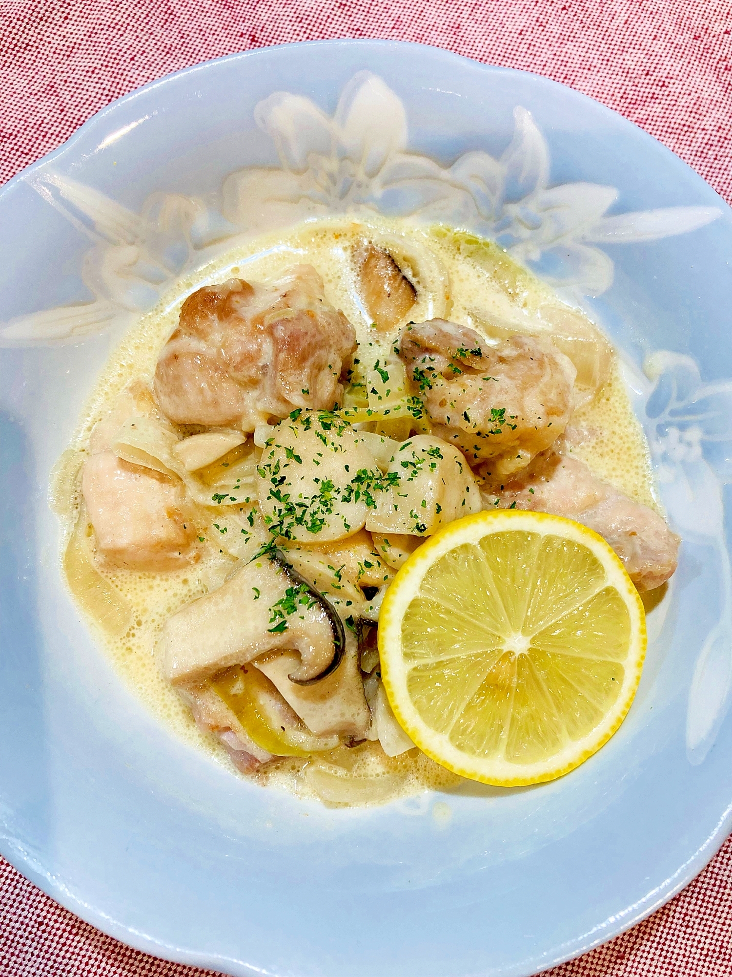 ♦️レモンで爽やか♪鶏もも肉のクリーム煮